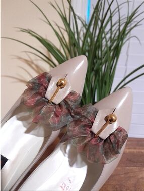 vintage leather cream color heel pumps Sz 10N